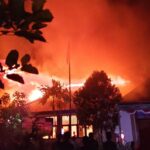 Si Jago Merah Mengamuk di SMP 7 Minanga. Si Jago Merah Mengamuk di SMP 7 Minanga.