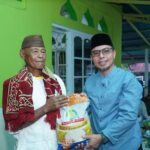Tim Satu Safari Ramadan Pemda Bolmut Serahkan Bantuan Sembako.