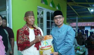 Tim Satu Safari Ramadan Pemda Bolmut Serahkan Bantuan Sembako. Tim Satu Safari Ramadan Pemda Bolmut Serahkan Bantuan Sembako.